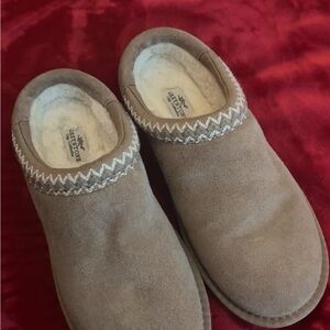 Graystone Tan Suede slippers